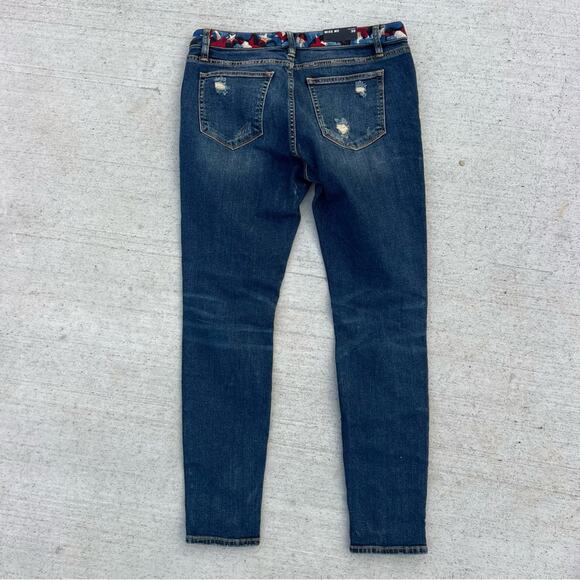 Miss Me Aztec Embroidered Distressed Skinny Medium Wash Blue Denim Jeans 30 NWT - Picture 3 of 8